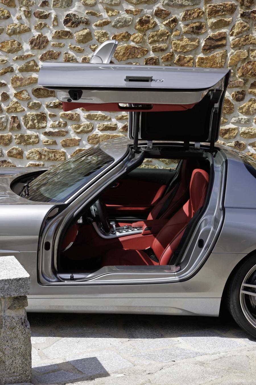  Mercedes-Benz SLS AMG 2010 года  (фото 325 из 526)